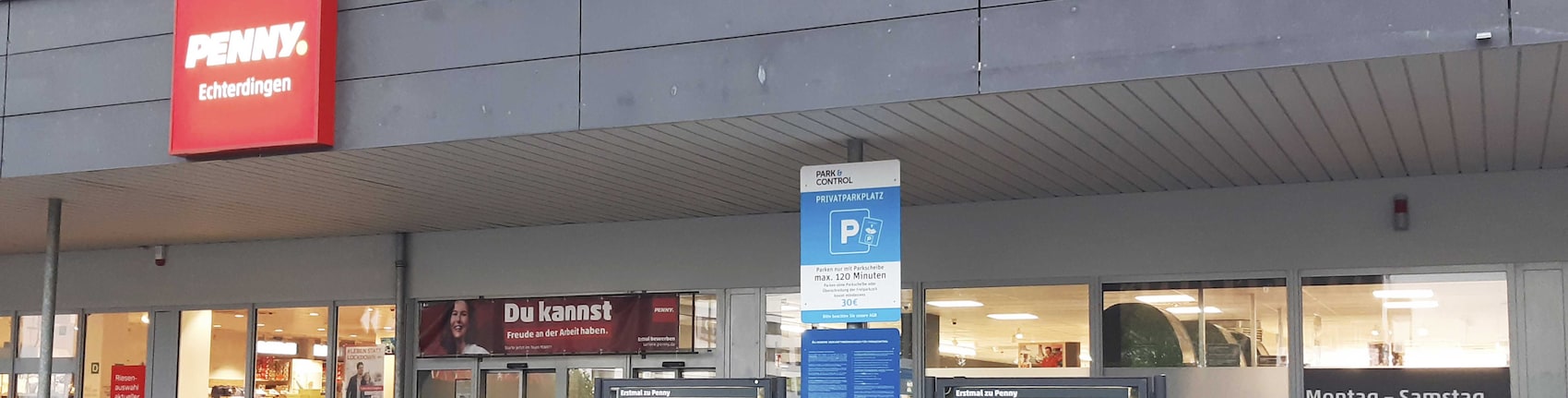 Sie sehen den Eingang vom Penny Markt in Leinfelden - Echterdingen, Ulmerstr. 2