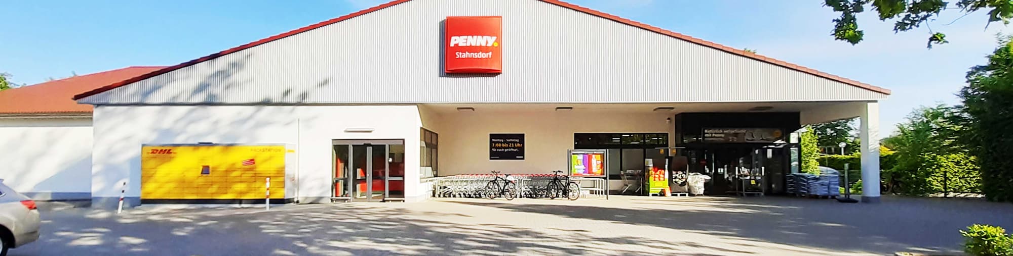 Sie sehen den Eingang vom Penny Markt in Stahnsdorf Potsdamer Allee 102-106