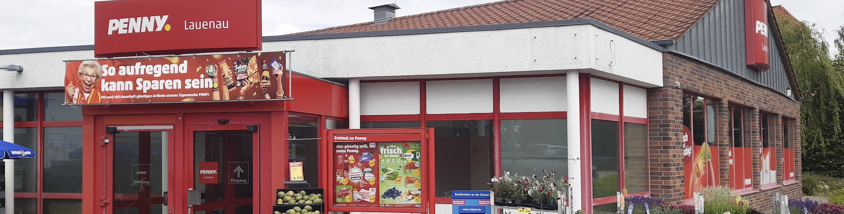 Sie sehen den Eingang vom Penny Markt in Lauenau, Coppenbruegger Landstr. 60
