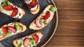 Pflaumen-Käse-Crostini 