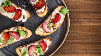 Pflaumen-Käse-Crostini 
