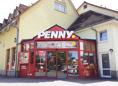 Sie sehen den Eingang vom Penny Markt in Hettstedt (Sachsen-Anhalt), Luisenstr. 18F