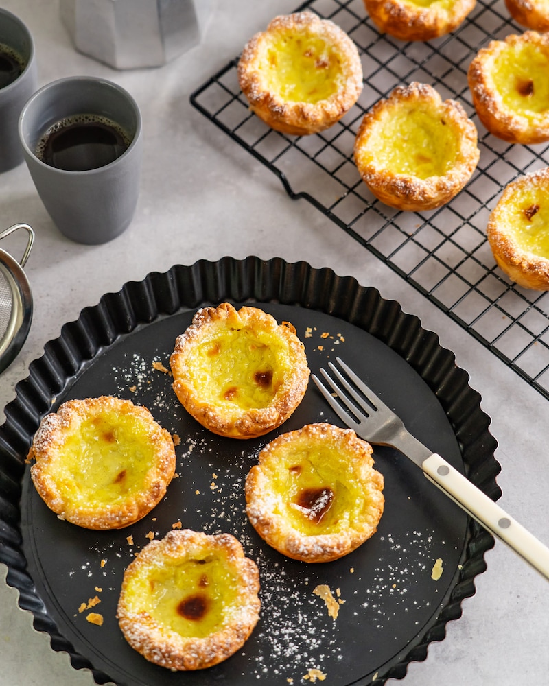 Dieses Bild zeigt fertigen Pastéis de Nata.
