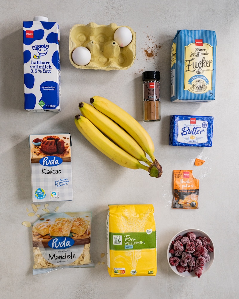 Auf diesem Bild siehst du alle Zutaten für unser köstliches Bananenbrot.