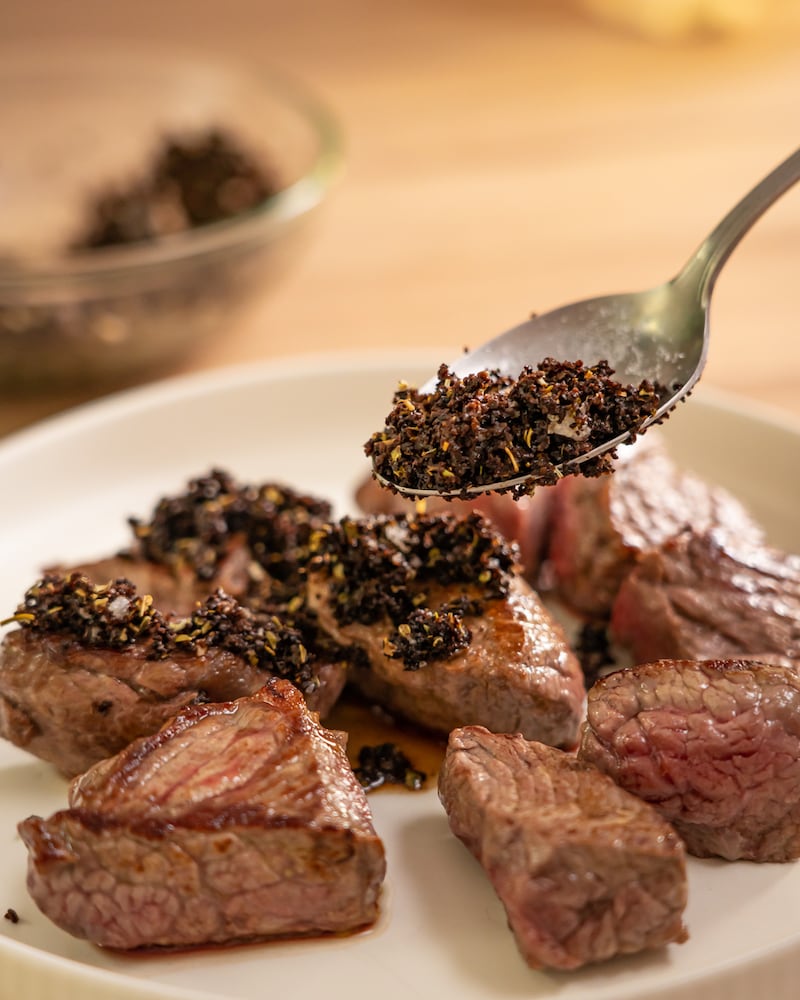 Saftige-Steak-Spiesse mit Metas Kaffee-Rub