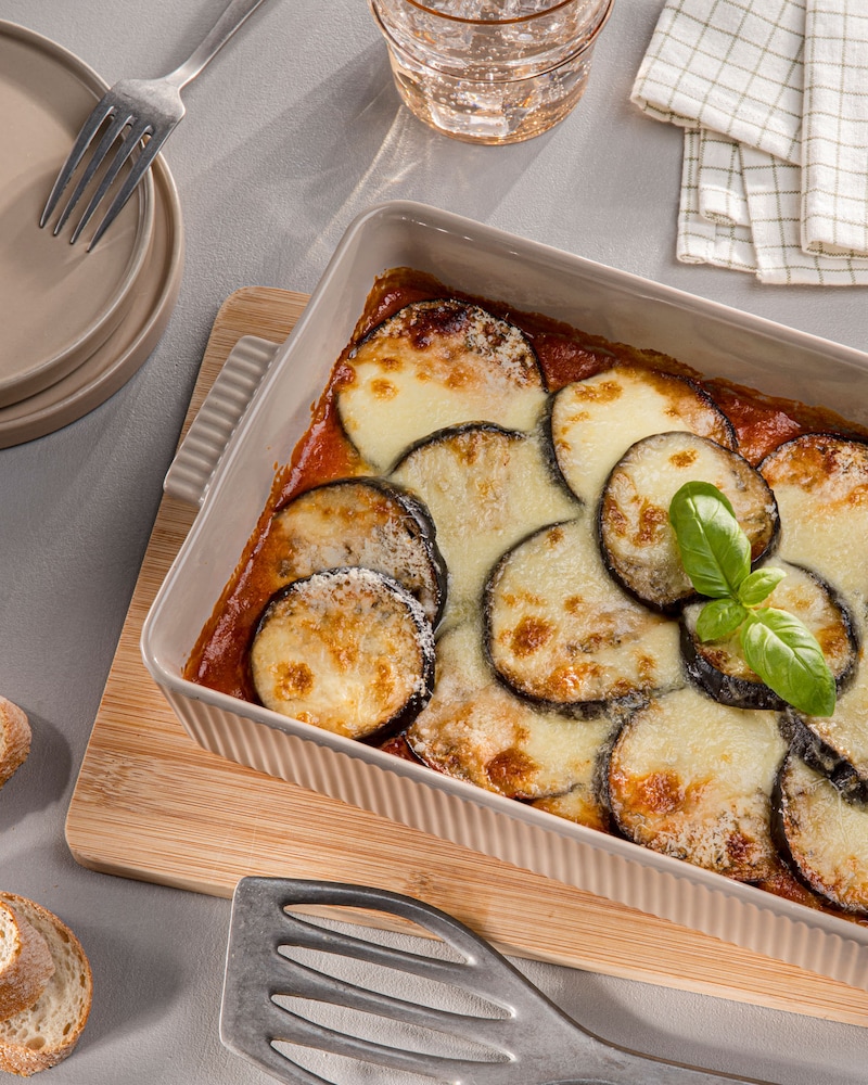 Dieses Bild zeigt den fertigen Auberginenauflauf.