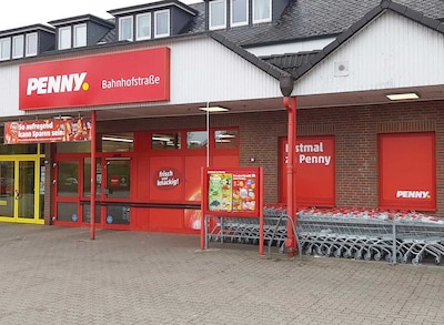 Sie sehen den Eingang vom Penny Markt in Schneverdingen, Bahnhofstr. 18-22