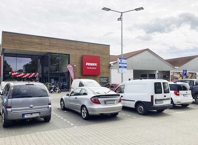 Sie sehen den Eingang vom Penny Markt in Templin Robert-Koch-Str. 15