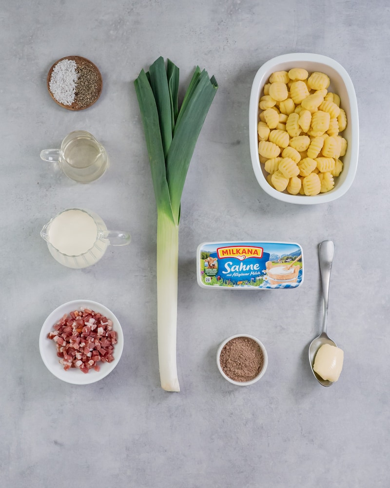 Dieses Bild zeigt die Zutaten der Gnocchi-Lauch-Pfanne.