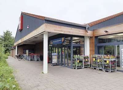 Sie sehen den Eingang vom Penny Markt in Ostbevern, Lienener Damm 25/ Ecke Orffstr.