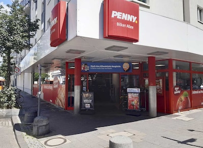 Sie sehen den Eingang vom Penny Markt Düsseldorf – Bilk Bilker Allee 30