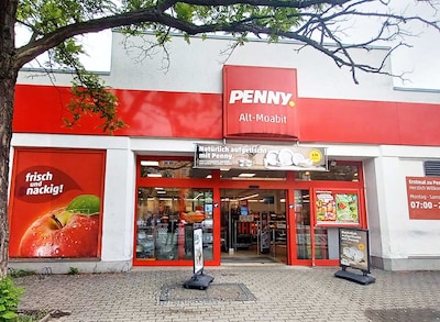 Sie sehen den Eingang vom Penny Markt in Berlin/Tiergarten Alt Moabit 9