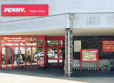 Sie sehen den Eingang vom Penny Markt in Osnabrueck/Schoelerberg, Meller Str. 118