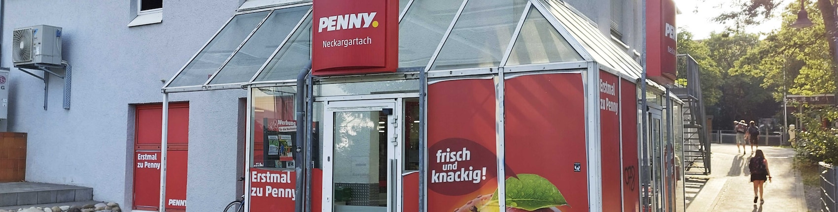 Sie sehen den Eingang vom Penny Markt in Heilbronn/Neckargartach, Frankenbacher Str. 47