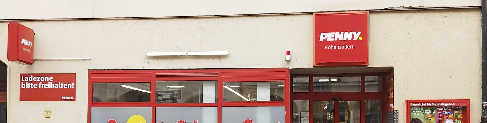 Sie sehen den Eingang vom Penny Markt in Muenchen/Schwabing West Hohenzollernstr. 56 