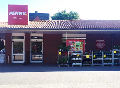 sie sehen den Eingang vom Penny Markt in Wilster Muehlenstr. 5