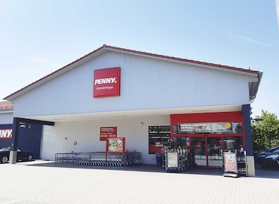 Sie sehen den Eingang vom Penny Markt in Emmerting Guglweiterstrasse 12 