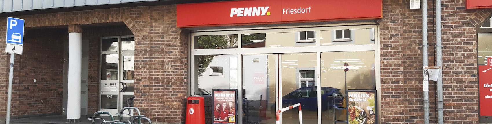 Sie sehen den Eingang vom Penny Markt in Bonn – Friesdorf Klufterstrasse 1