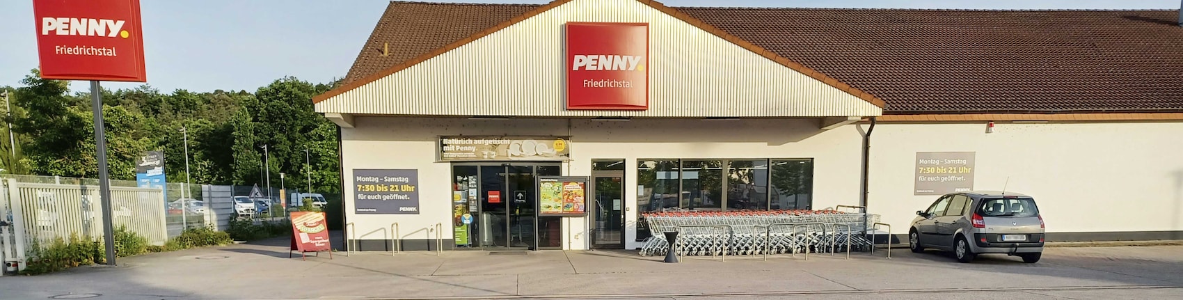 Sie sehen den Eingang vom Penny Markt in Stutensee/Friedrichstal, Heinrich-Hertz-Str. 6