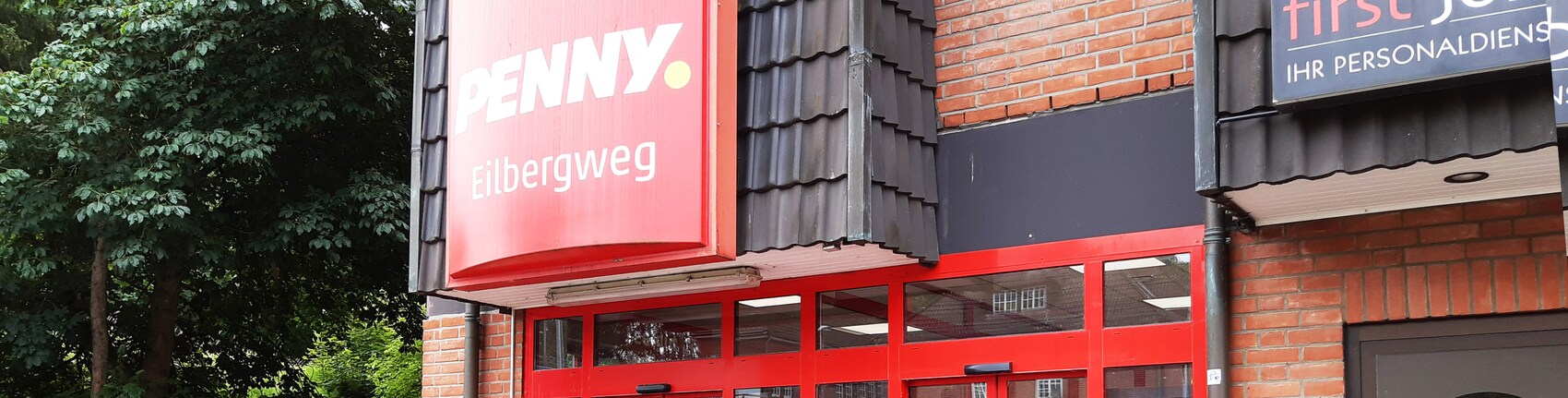 Sie sehen den Eingang vom Penny Markt in Grosshansdorf, Eilbergweg 16