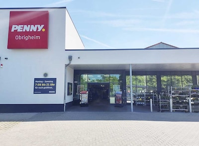 Sie sehen den Eingang vom Penny Markt in Obrigheim, Auweg 3