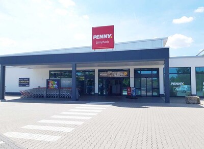 Sie sehen den Eingang vom Penny Markt in Stimpfach Haupstr. 7 – 9