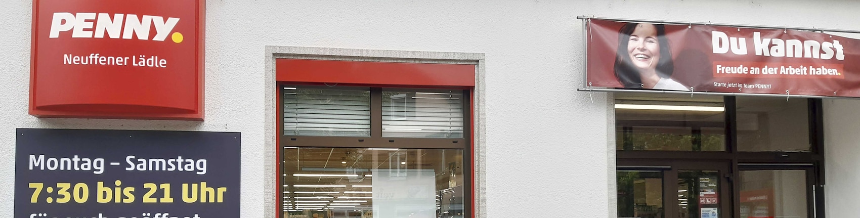 Sie sehen den Eingang vom Penny Markt in Neuffen, Hauptstr. 1