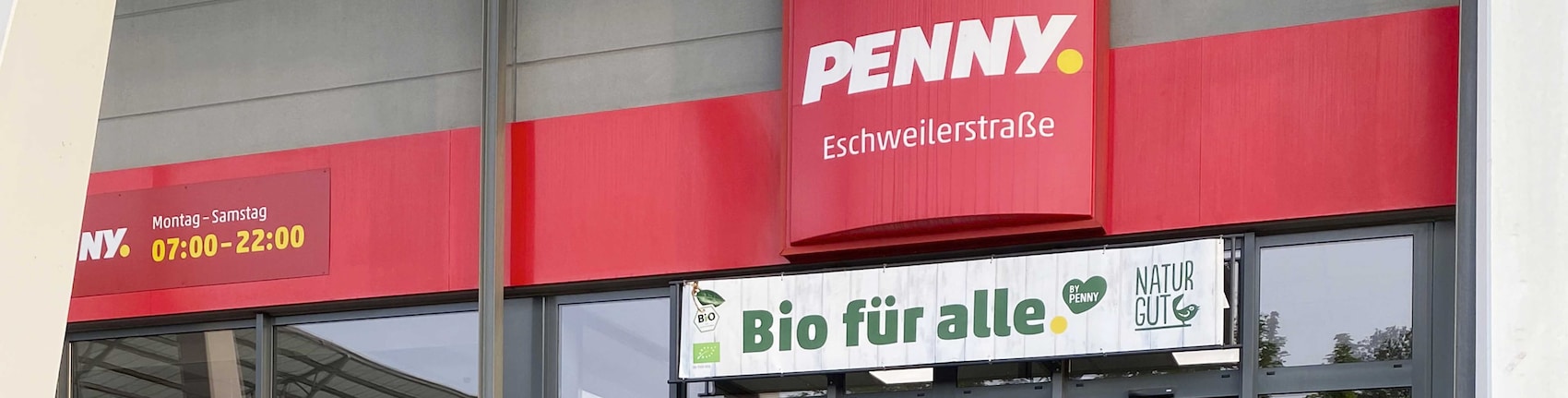 Sie sehen den Eingang vom Penny Markt in Hürth – Hermülheim Eschweiler Str. 2