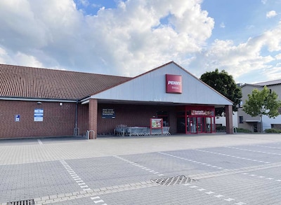 Sie sehen den Eingang vom Penny Markt in Gronau, Steintorstr. 28