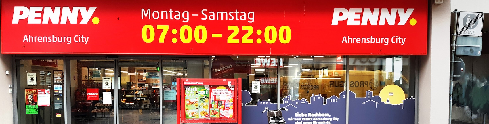 Sie sehen den Eingang vom Penny Markt in Ahrensburg, Große Straße 28-30, Klaus-Groth-Str