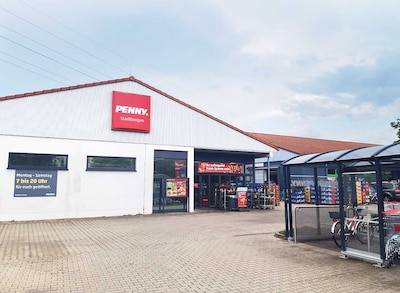 Sie sehen den Eingang vom Penny Markt in Stadtbergen Hagenmaehder Str. 14