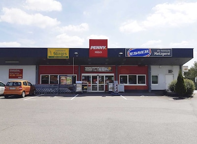 Sie sehen den Eingang vom Penny Markt Hückelhoven – Millich Gronewalder Str. 9-11