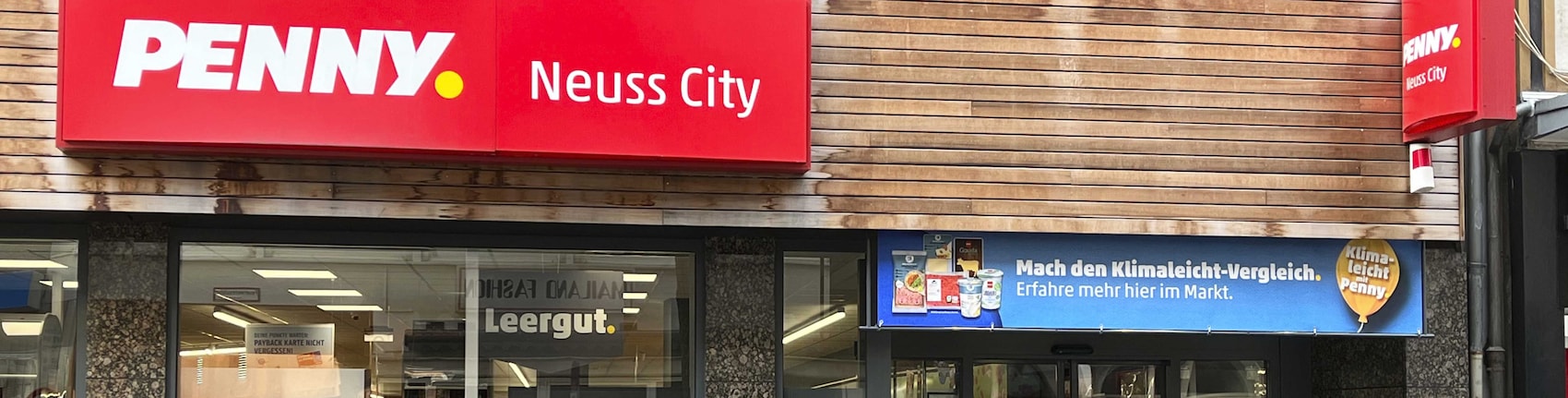 sie sehen den Eingang vom Penny Markt in Neuss – Innenstadt Krefelder Strasse 33