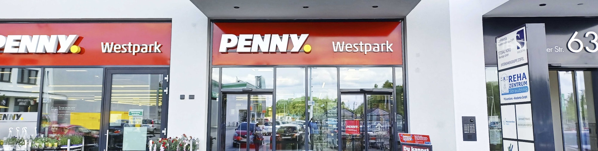 Sie sehen den Eingang vom Penny Markt in Straubing, Geiselhöringer Straße 63