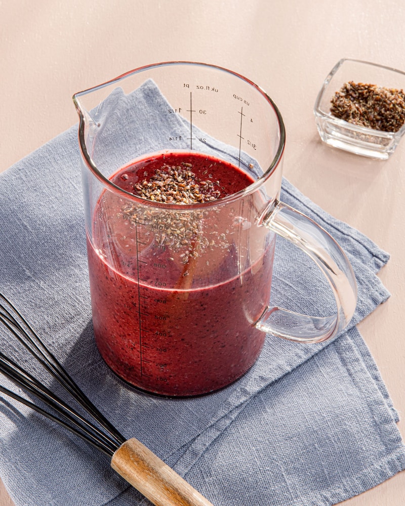Dieses Bild zeigt die geschroteten Leinsamen auf der Smoothie Bowl.