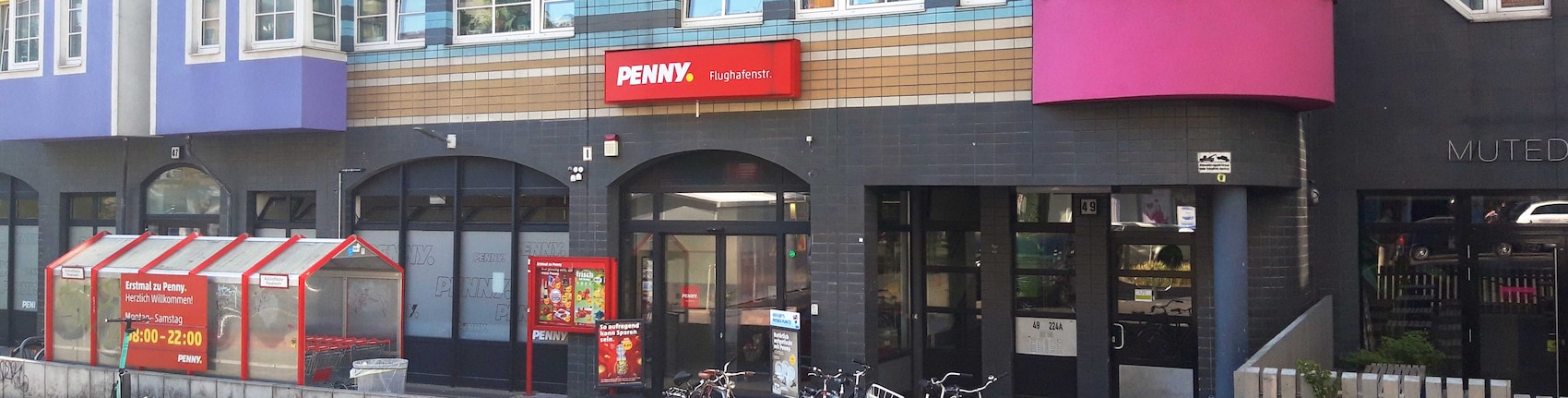 Sie sehen den Eingang vom Penny Markt in Berlin-Neukölln Flughafenstr. 45-47