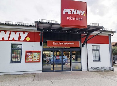 Sie sehen den Eingang vom Penny Markt in Teisendorf, Freidlinger Str. 4