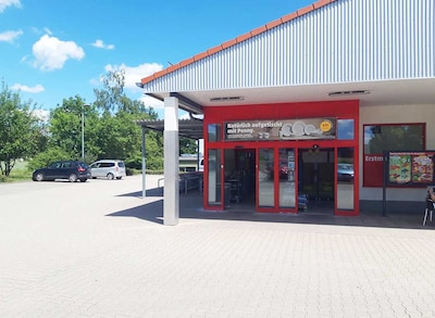 Sie sehen den Eingang vom Penny Markt in Mainhardt Am Moosbach 3
