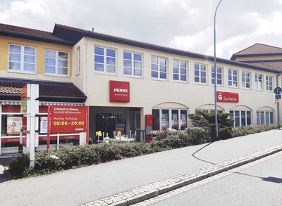 Sie sehen den Eingang vom Penny Markt in Olbersdorf Julius-Ringehan-Str. 35