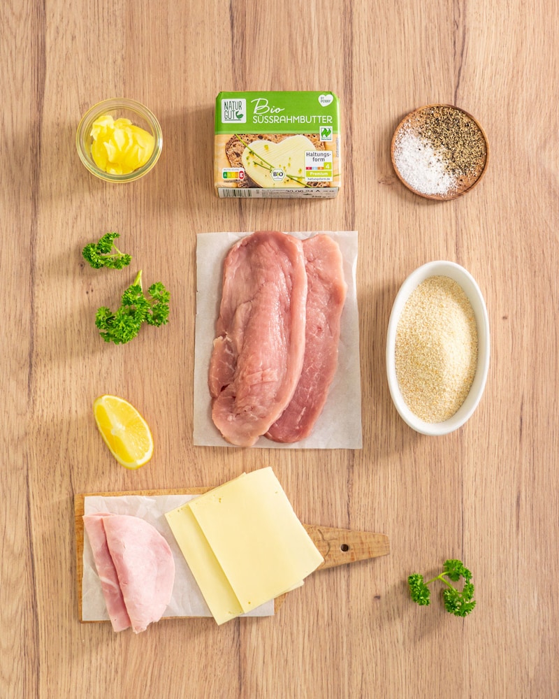 Dieses Bild zeigt die Zutaten für die Cordon Bleu im Backofen.
