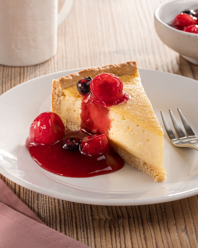Dieses Bild zeigt den fertigen veganen Käsekuchen.