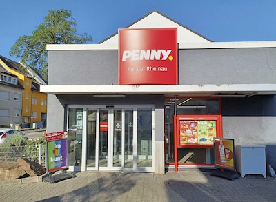 Sie sehen den Eingang vom Penny Markt in Mannheim/Rheinau Durlacher Str. 18-20 