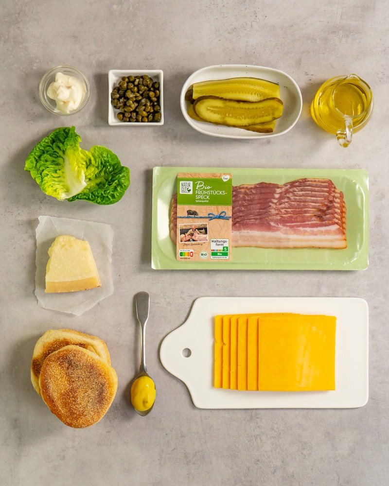 Dieses Bild zeigt die Zutaten für unseren Frühstücksburger.