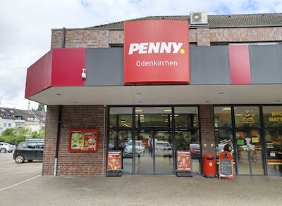 Sie sehen den Eingang vom Penny Markt Mönchengladbach-Odenkirchen Wehrstr. 6