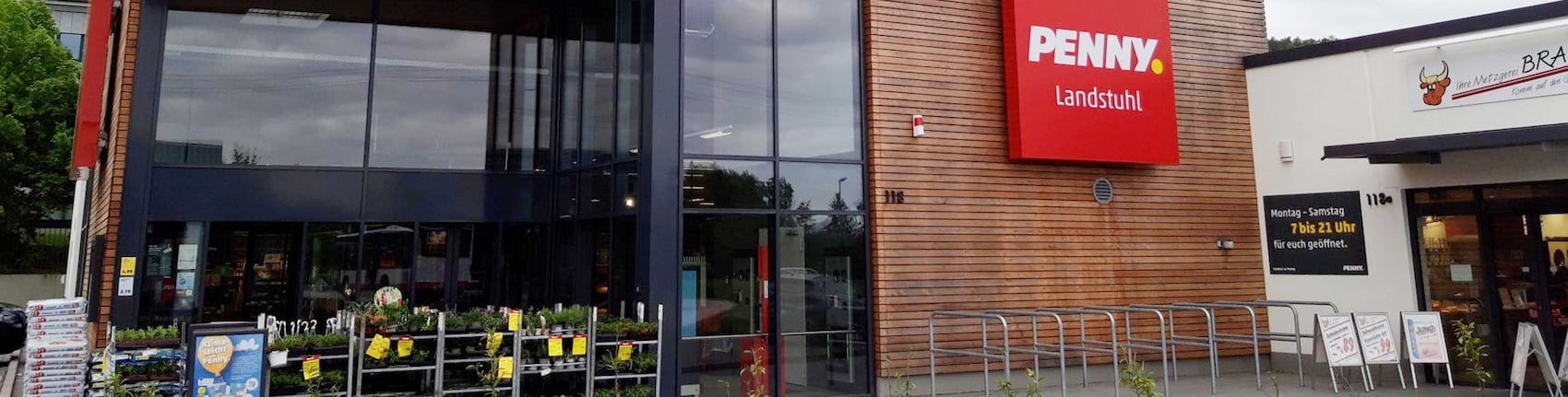 Sie sehen den Eingang vom Penny Markt in Landstuhl, Bahnstraße 118