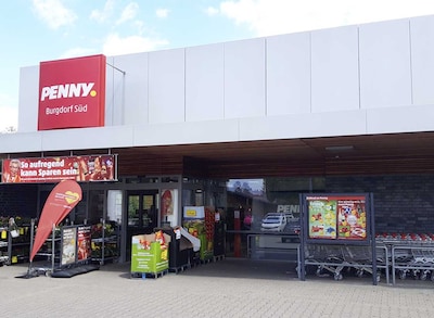 Sie sehen den Eingang vom Penny Markt in Burgdorf, Immenser Str. 6