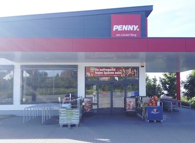 Sie sehen den Eingang vom Penny Markt in Battenberg, Biedenkopfer Str. 33
