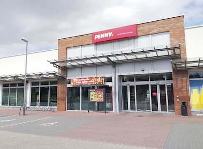 Sie sehen den Eingang vom Penny Markt in Buende, Wasserbreite 25