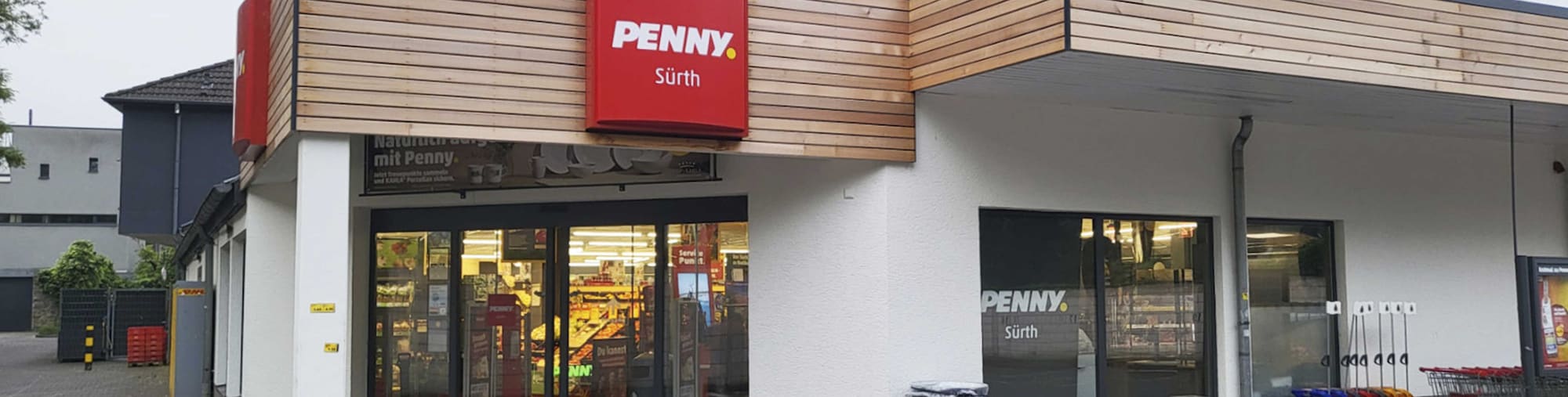 Sie sehen den Eingang vom Penny Markt in Köln – Sürth Suerther Hauptstr. 161