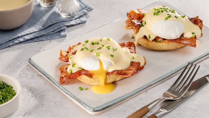 Dieses Bild zeigt die fertigen Eggs Benedict.